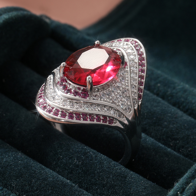 Vintage Light Luxury Court Style Halo Ring for Women